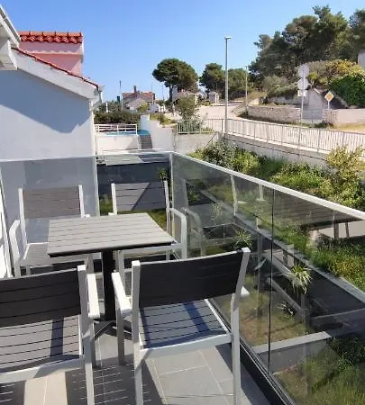 Lorenci With Sea View *