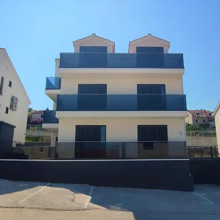 Lorenci With Sea View * Postira