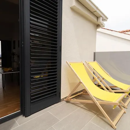 Lorenci With Sea View Postira