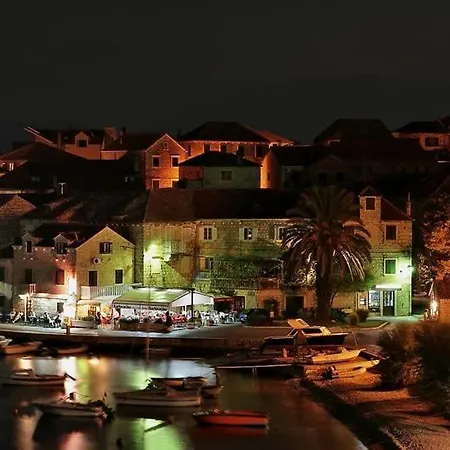 Lorenci With Sea View Apartment Postira