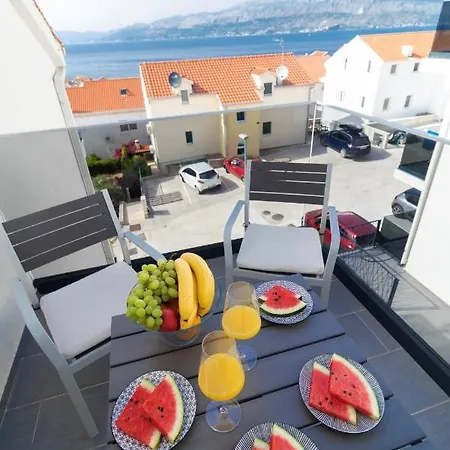 Apartment Lorenci With Sea View